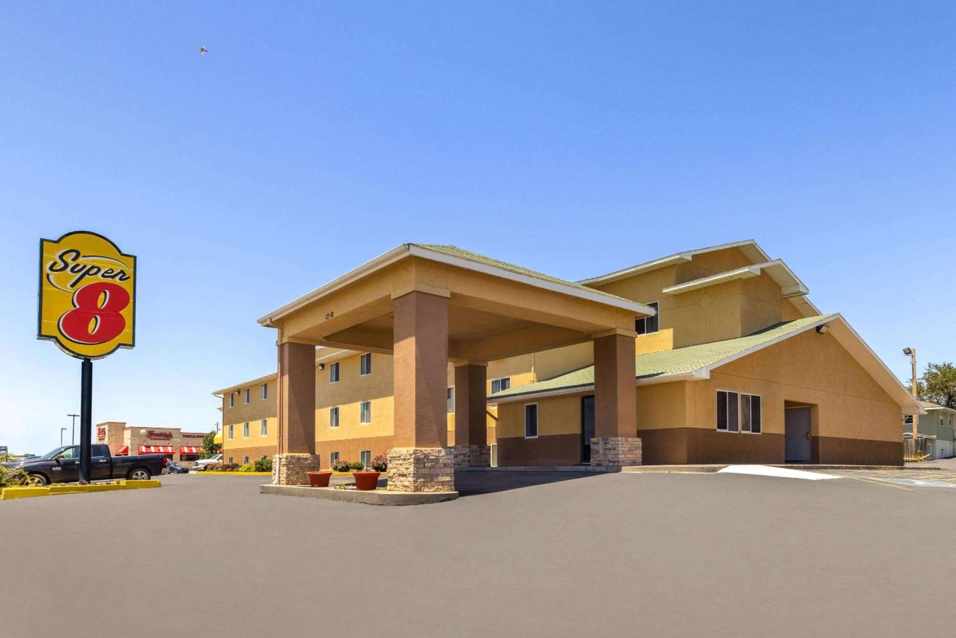 Super 8 by Wyndham Dodge City