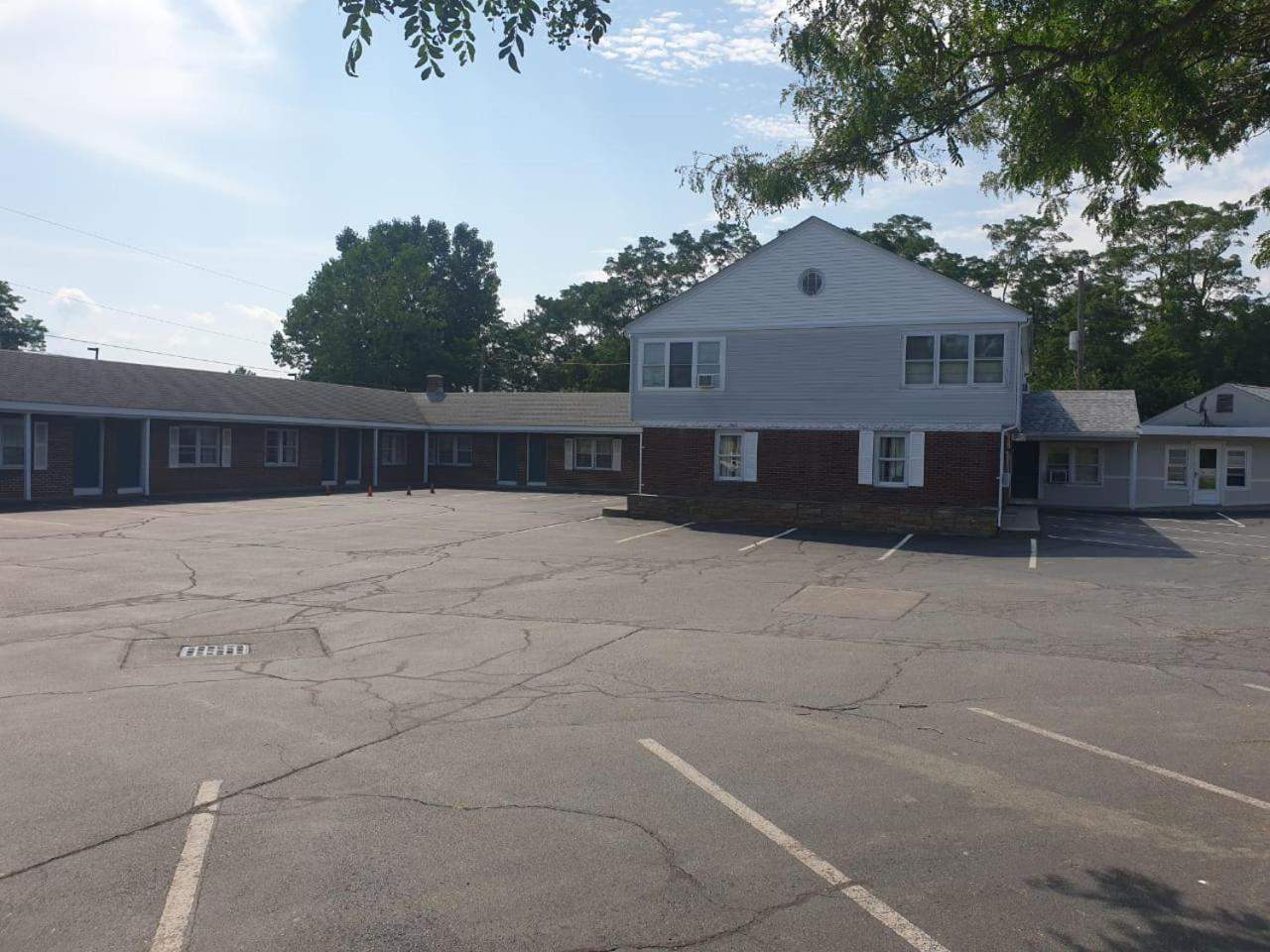 Town & Country Inn