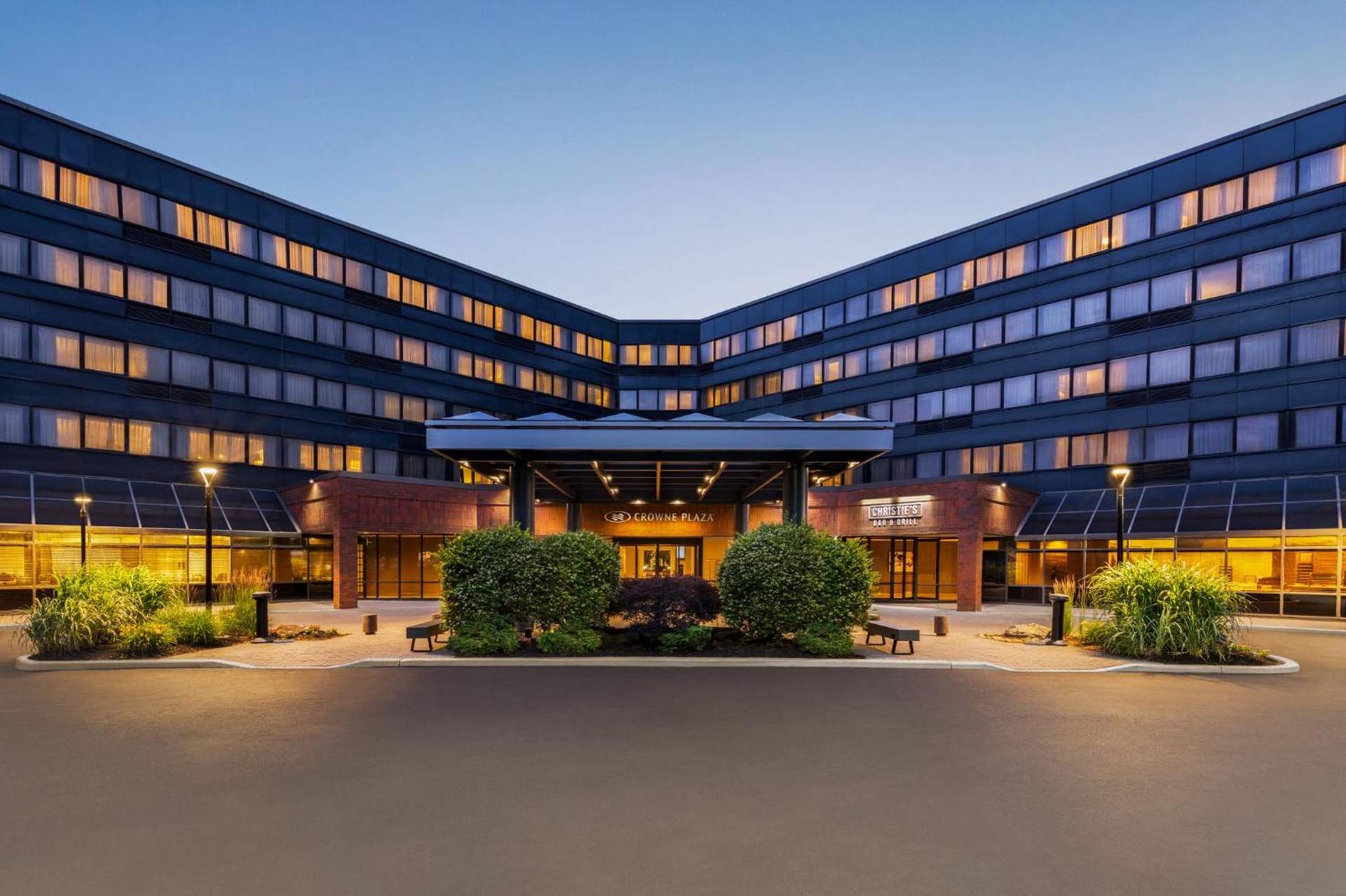 Crowne Plaza Edison by IHG