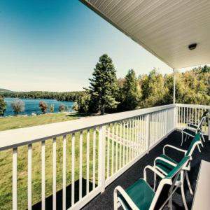 Crescent Lake Inn and Suites