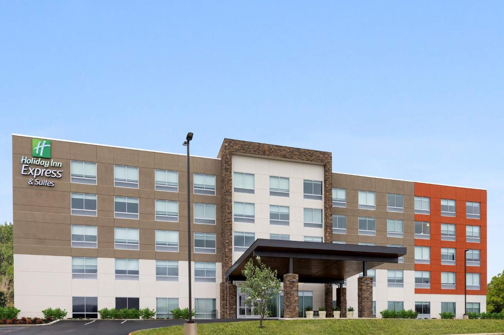 Holiday Inn Express & Suites Waynesboro East