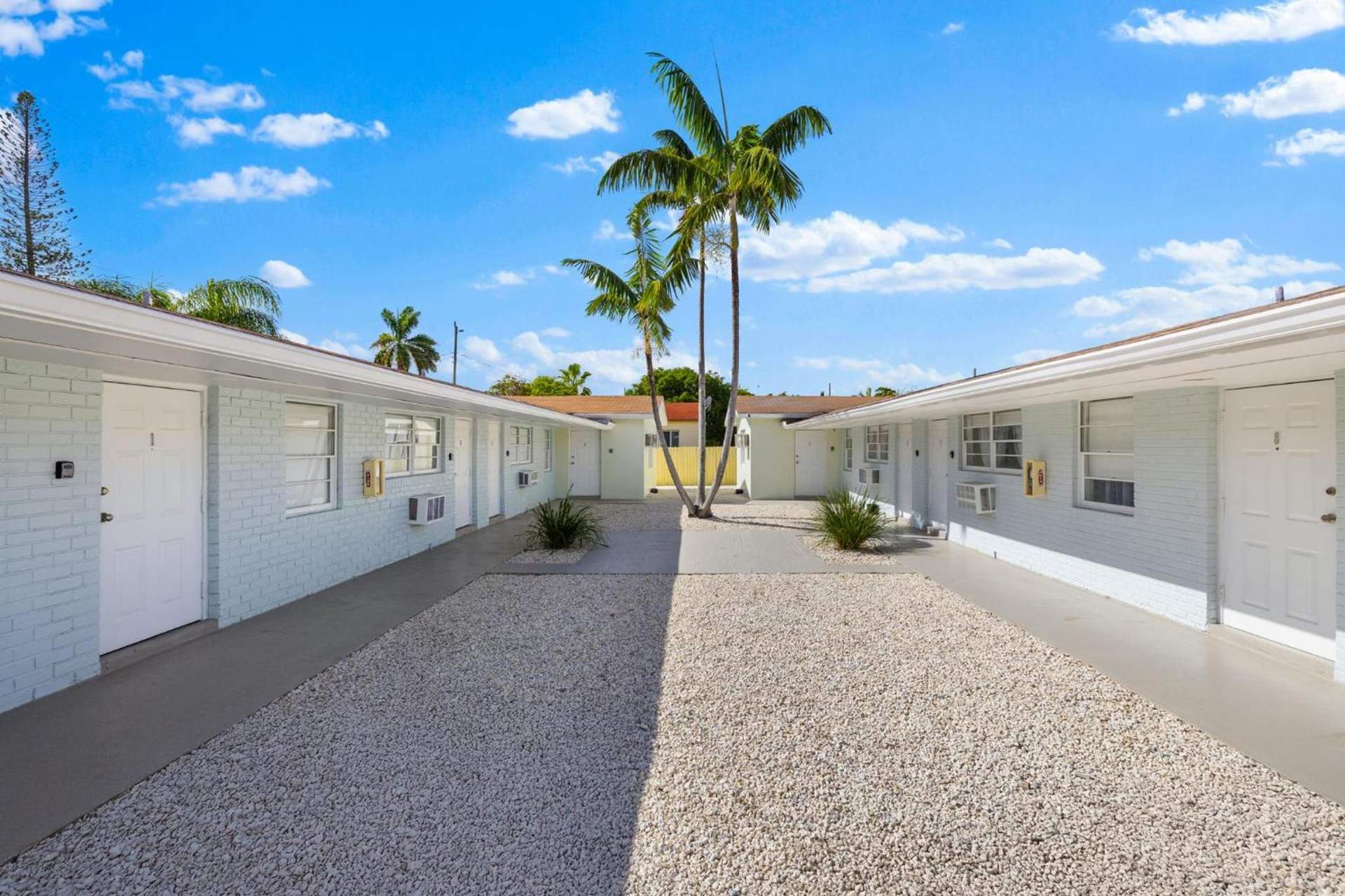 Sunset Inn - Hallandale Beach