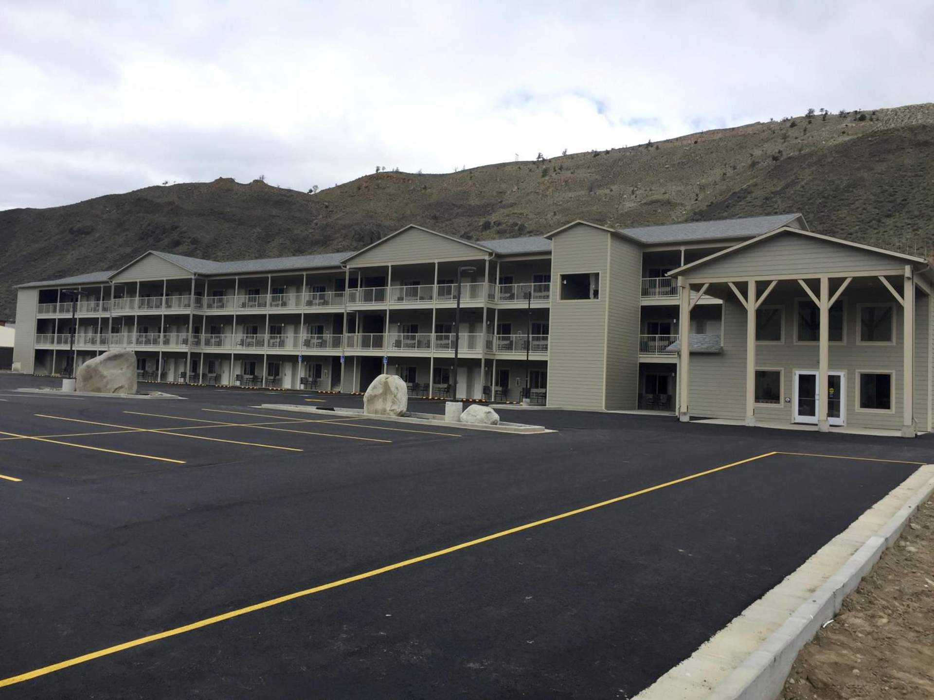 Yellowstone Big Rock Inn