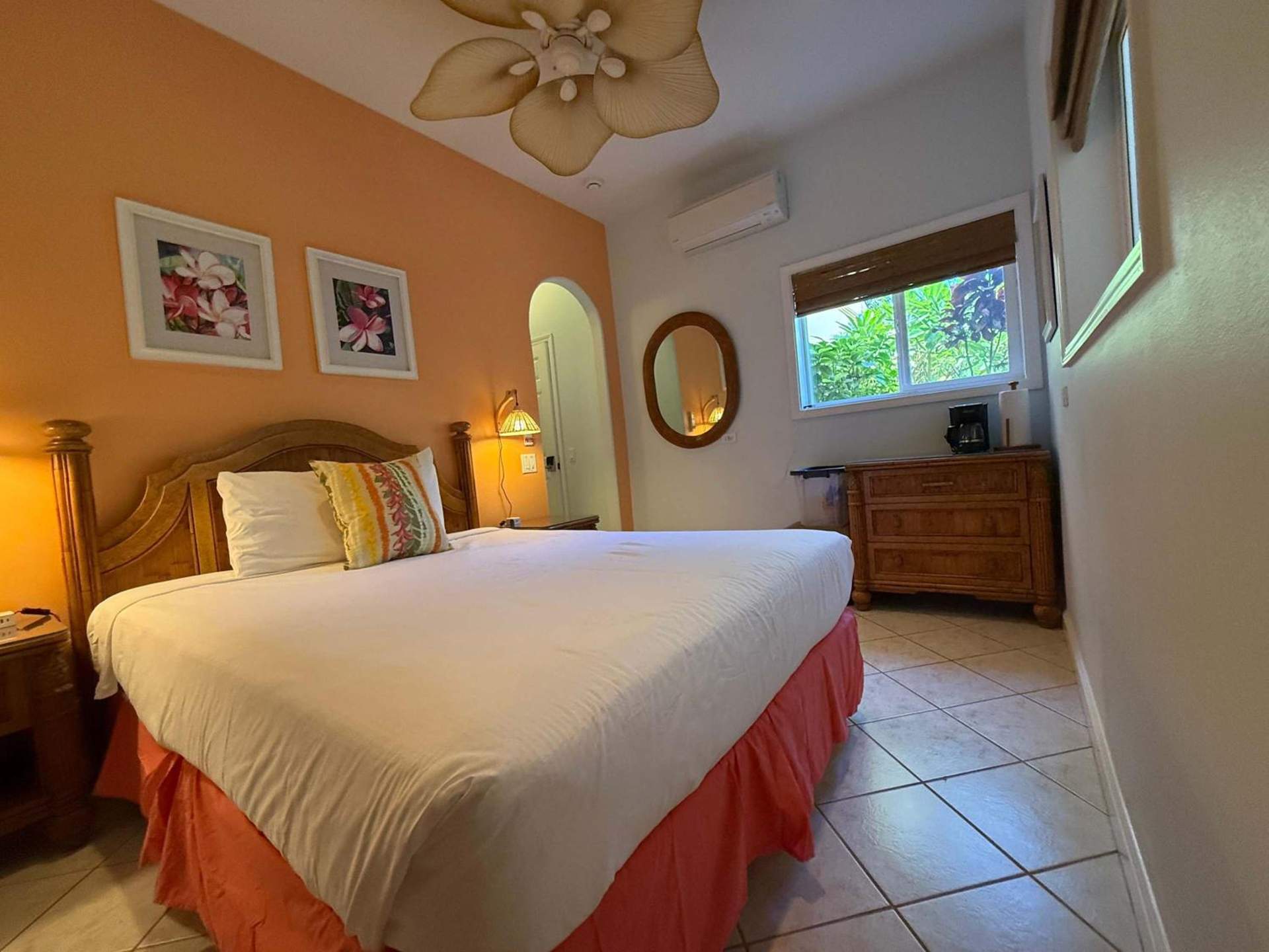 Beachfront B&B w Free Breakfast, AC & Sunset View
