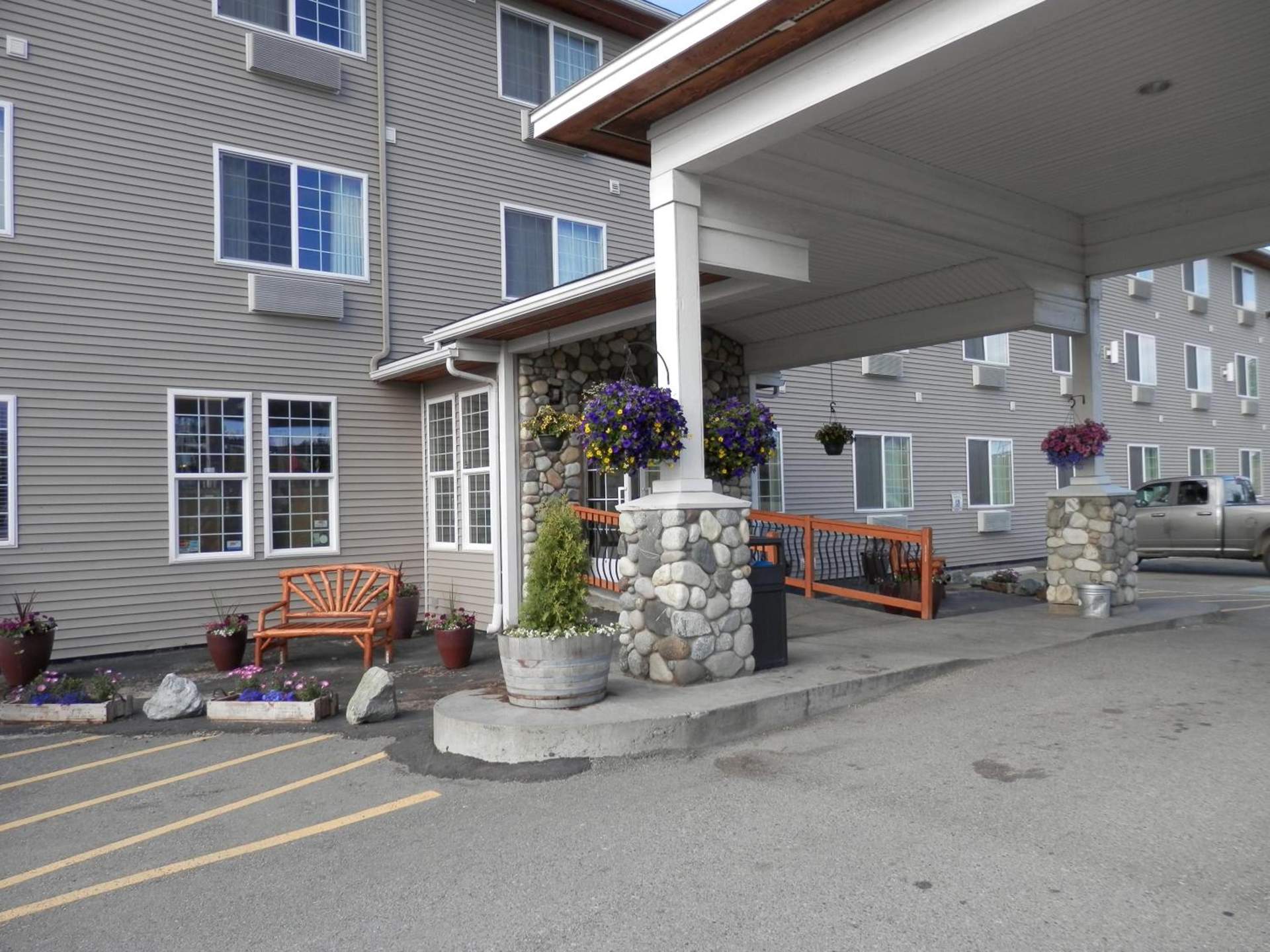 Grand View Inn & Suites