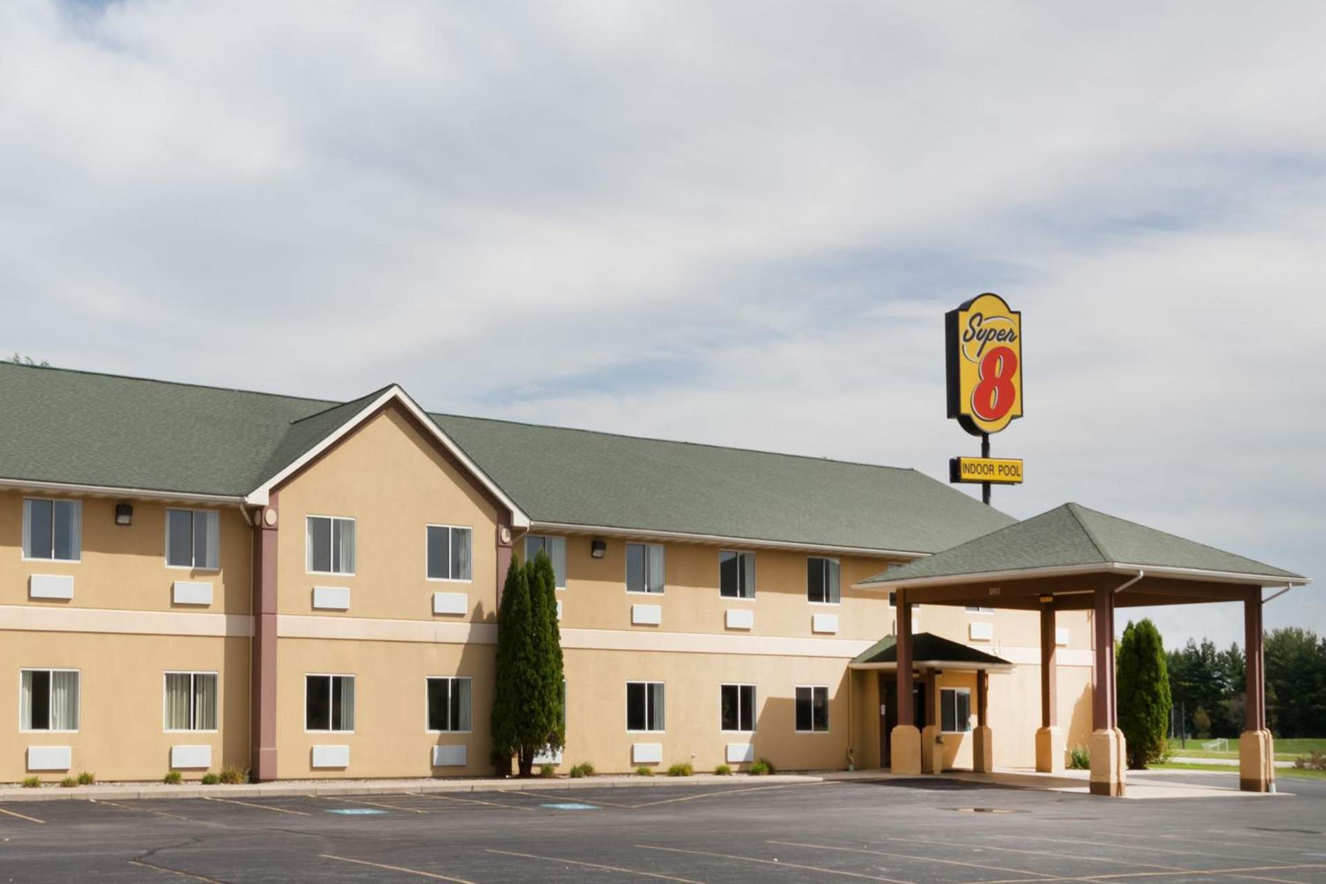 Super 8 by Wyndham Huntington