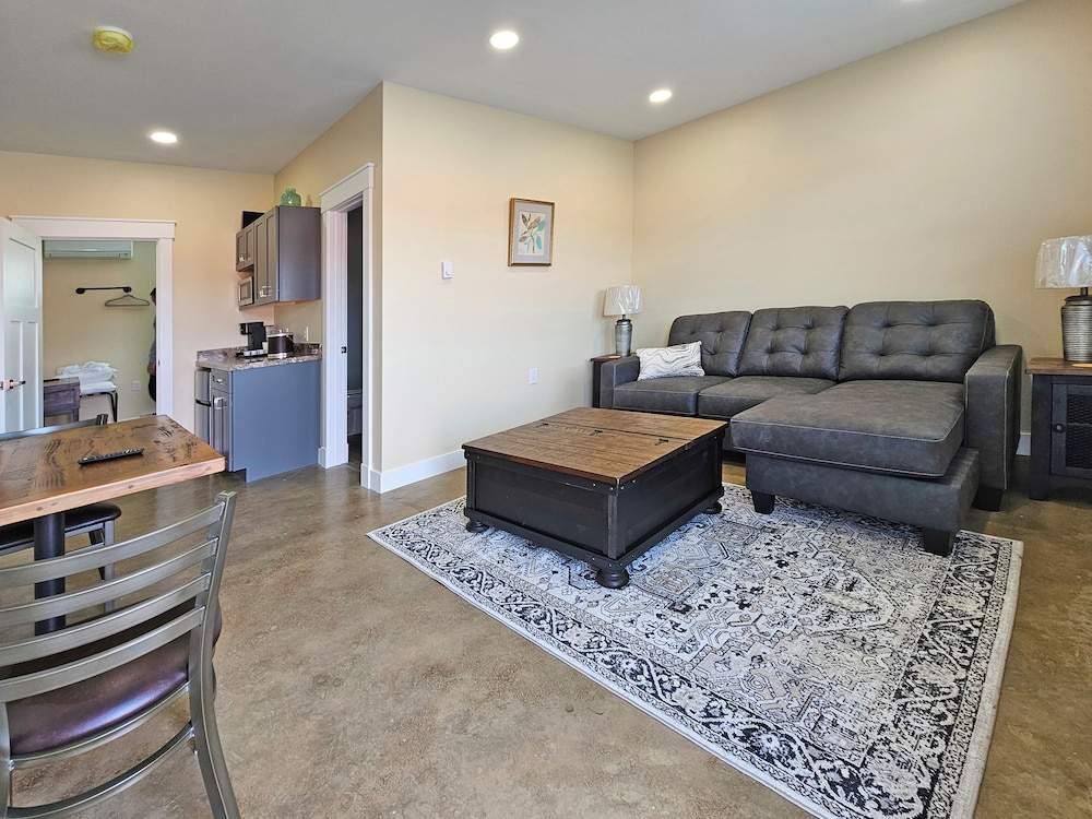 Breckenridge Suites