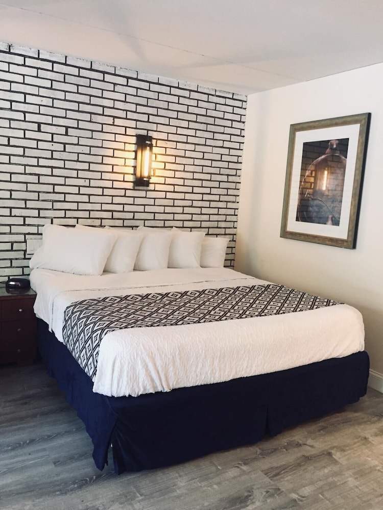 Penn Lodge Hotel & Suites