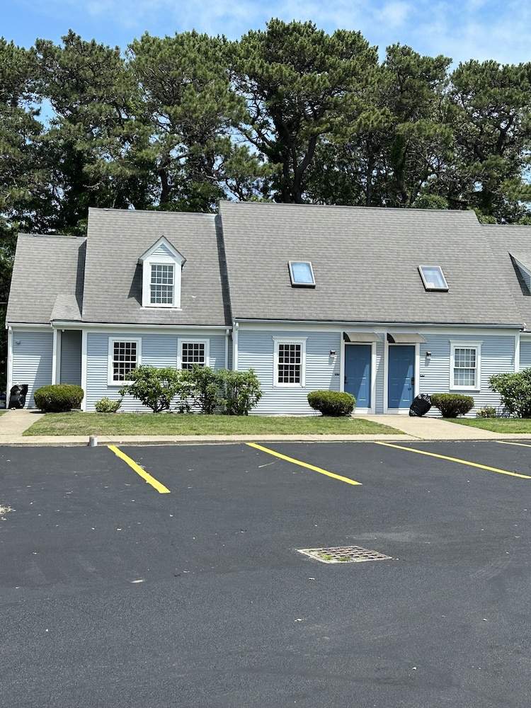 Harborside Suites