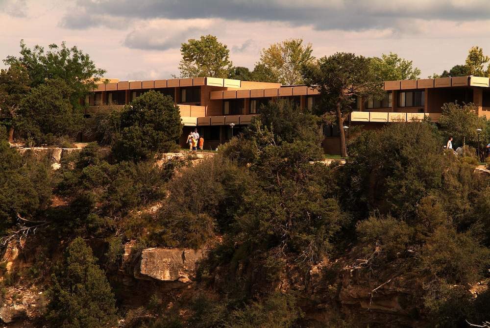 Thunderbird Lodge - Inside the Park