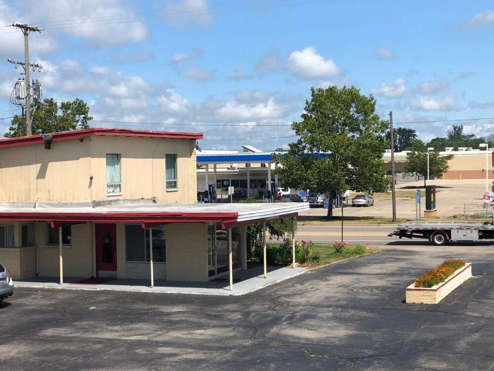 Norton Shores Inn
