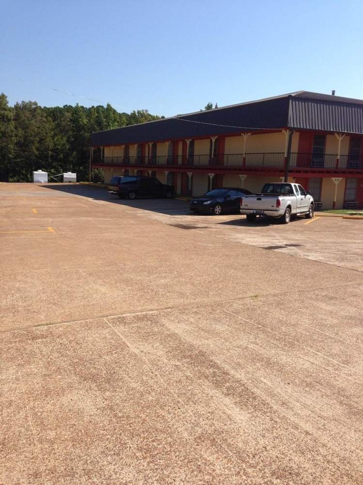 Sportsman Inn and Suites