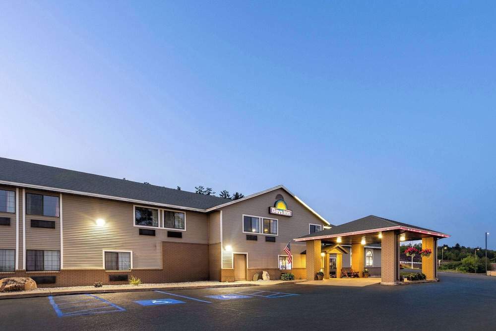 Days Inn by Wyndham Iron Mountain