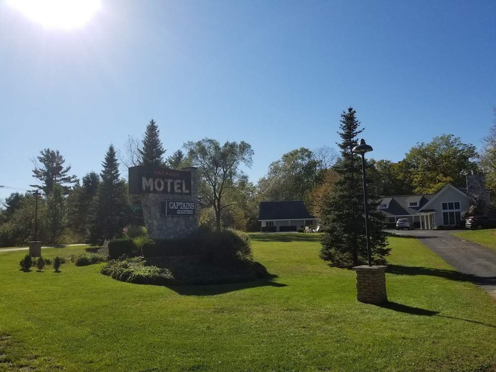 Captain's Quarters Motel