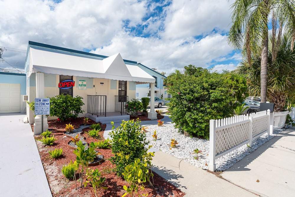 Seven Palms Hotel & Apartments