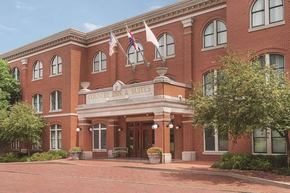 Country Inn & Suites by Radisson, St. Charles Historic District