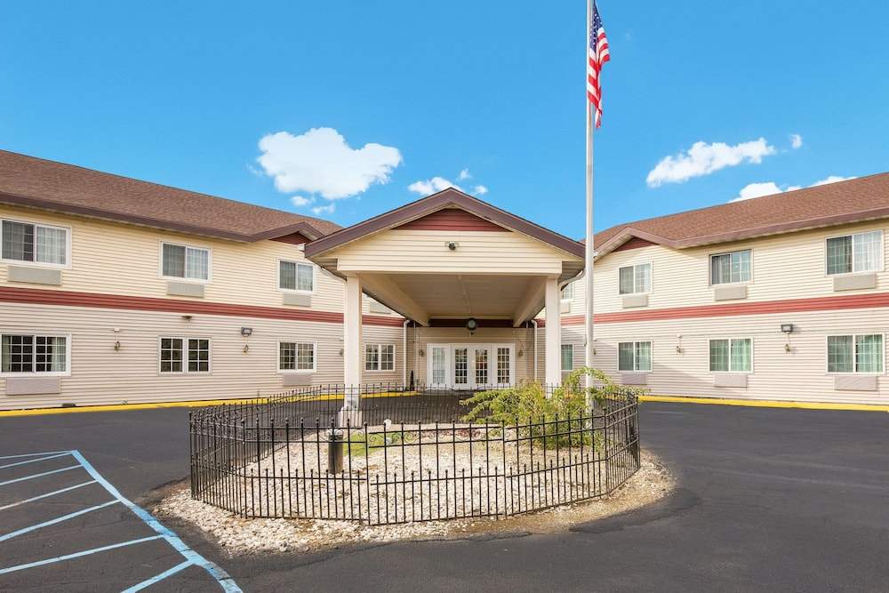 AmericInn by Wyndham Lake Mills