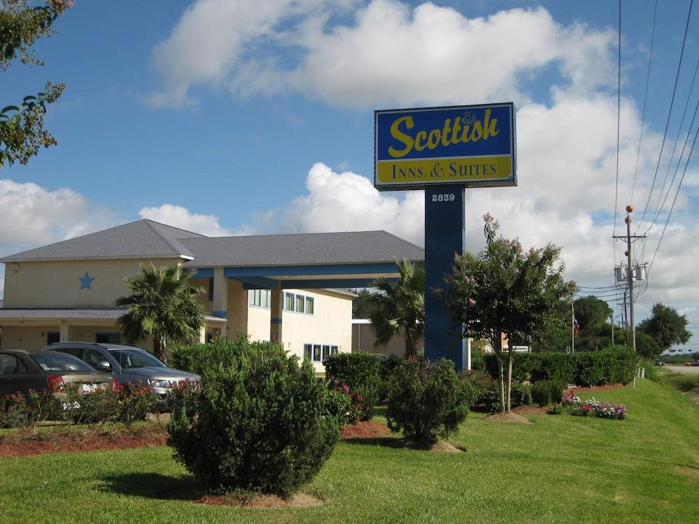 Scottish Inn and Suites