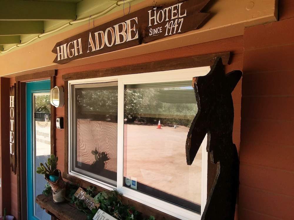 Hilltop Tavern & Inn