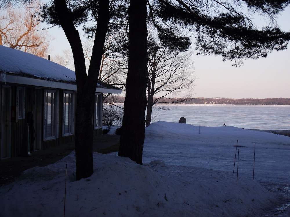 M22 Inn Suttons Bay