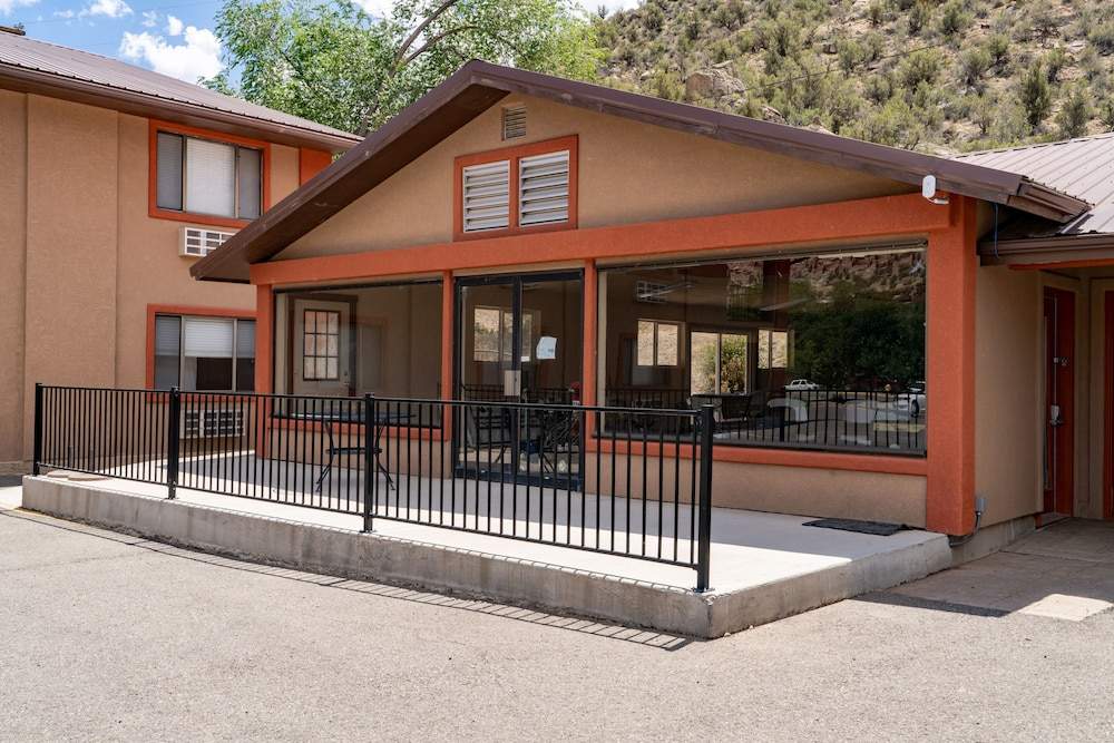 Rimrock Hotel