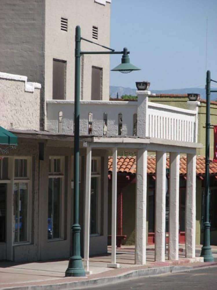 Cottonwood Hotel