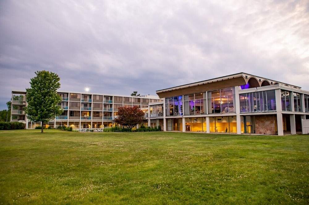 Illinois Beach Hotel