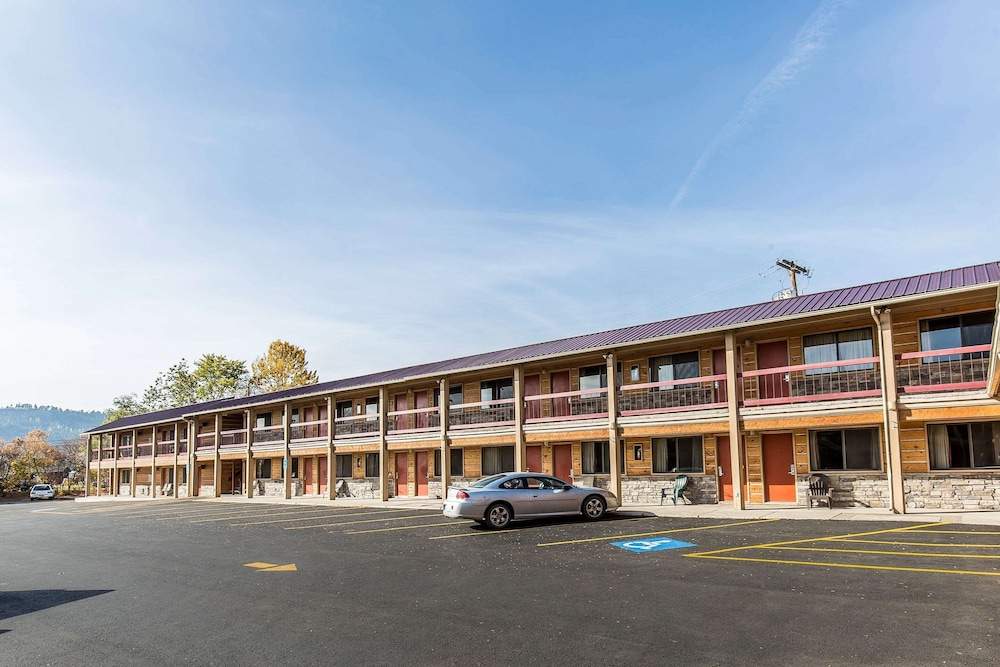 Econo Lodge Inn & Suites Kalispell - Glacier National Park Gateway