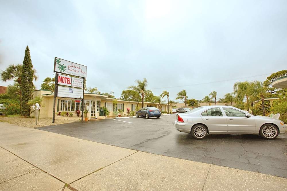 Island Breeze Inn