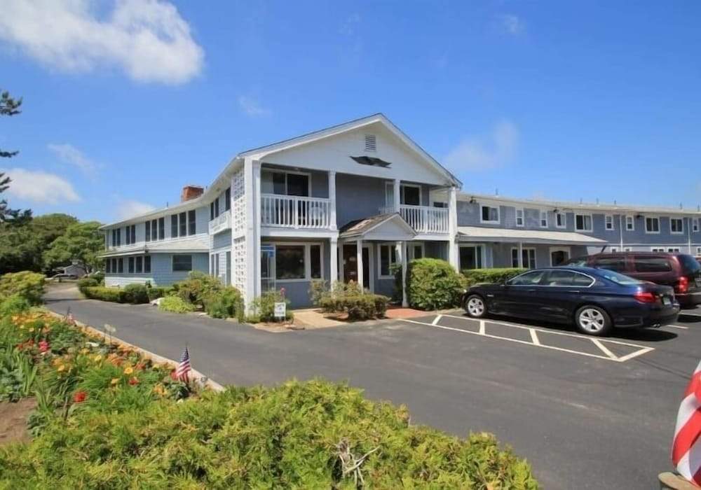 Village Green Motel
