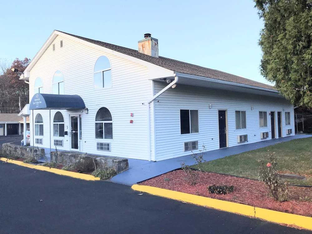 AmeriVu Inn & Suites