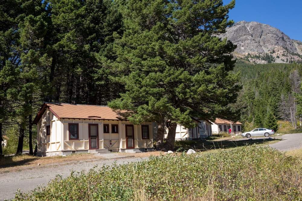 Rising Sun Motor Inn and Cabins - Inside the Park