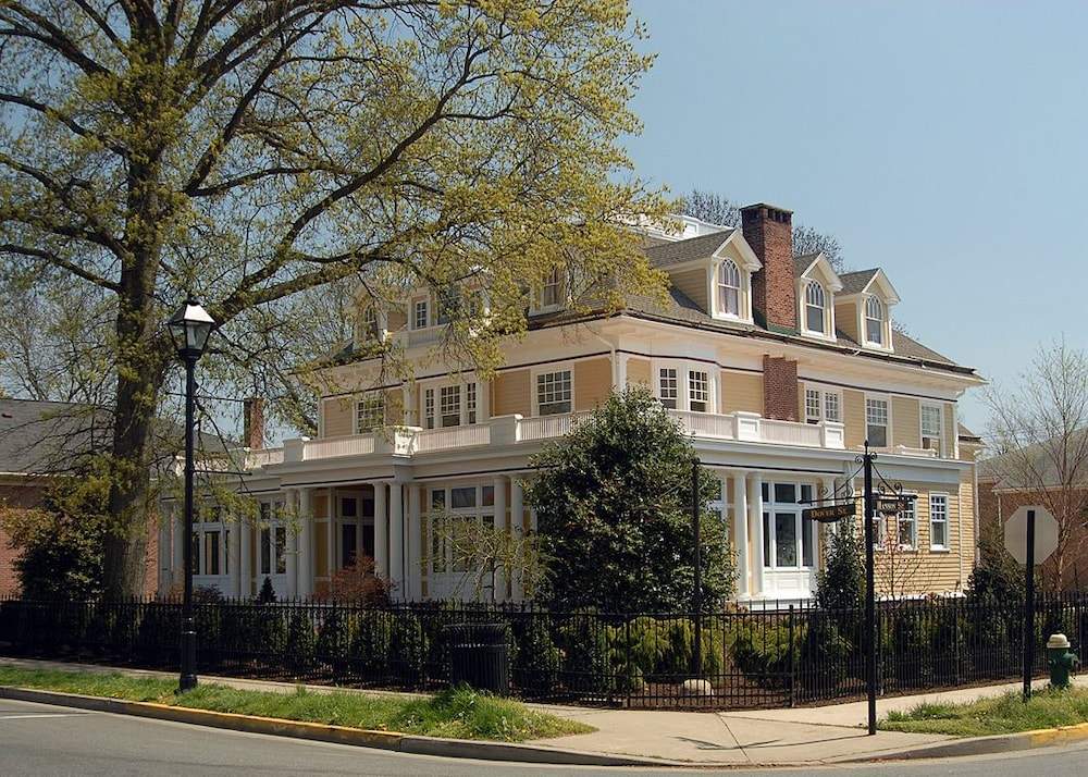 Inn at 202 Dover