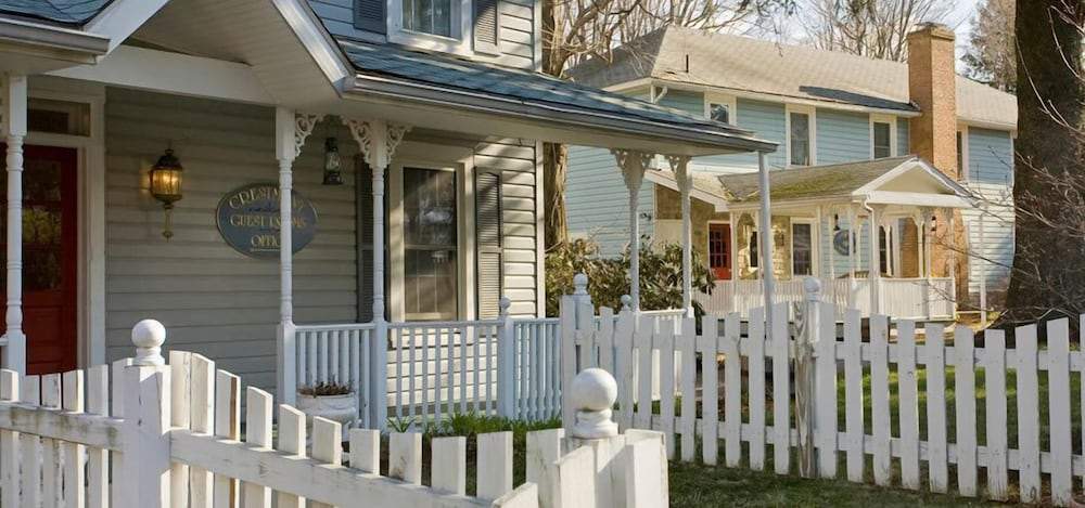 Crestmont Inn