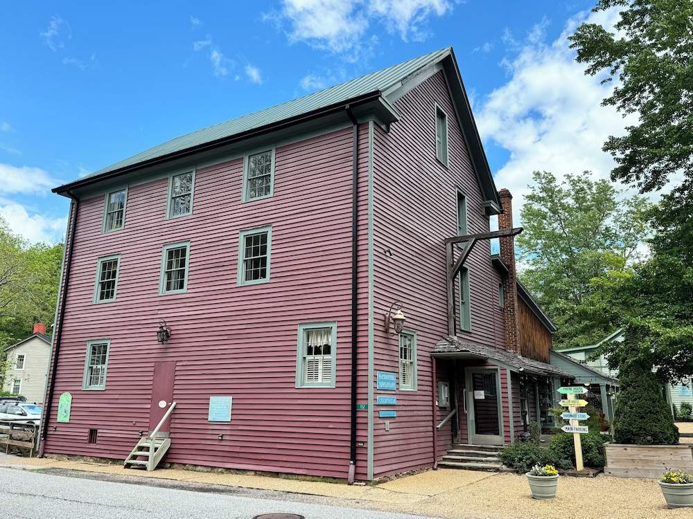 The Inn at Gristmill Square