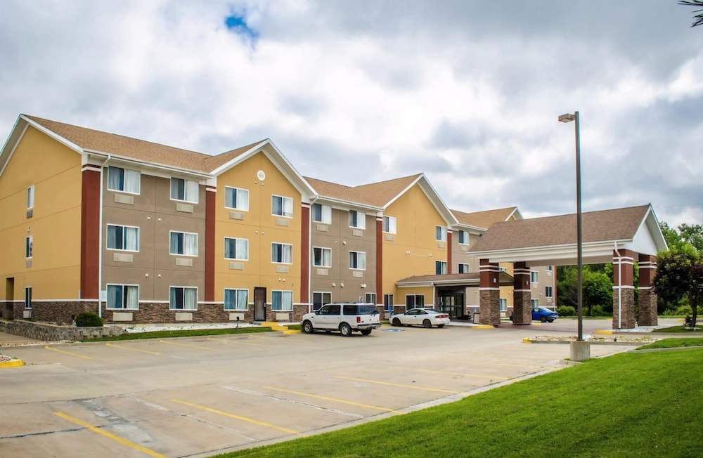 Quality Suites St. Joseph