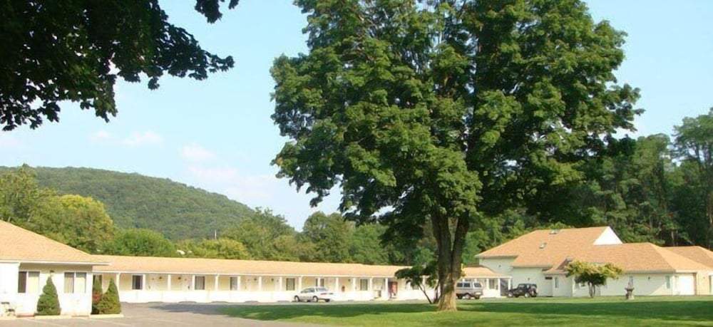 Rocky River Inn