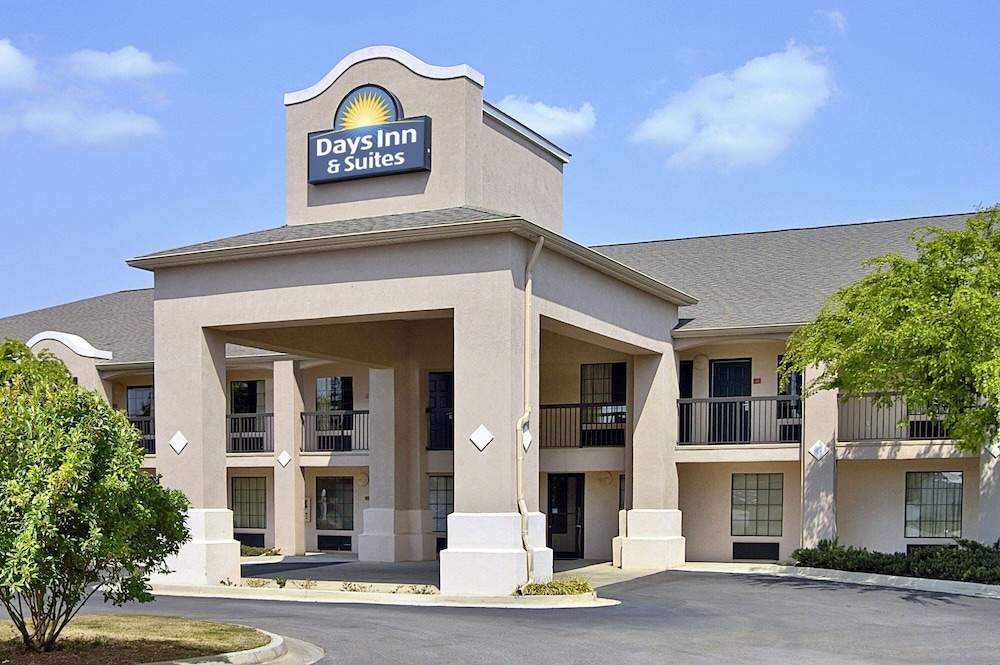 Days Inn & Suites by Wyndham Fort Valley