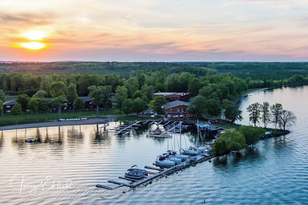 Horseshoe Bay Lodge