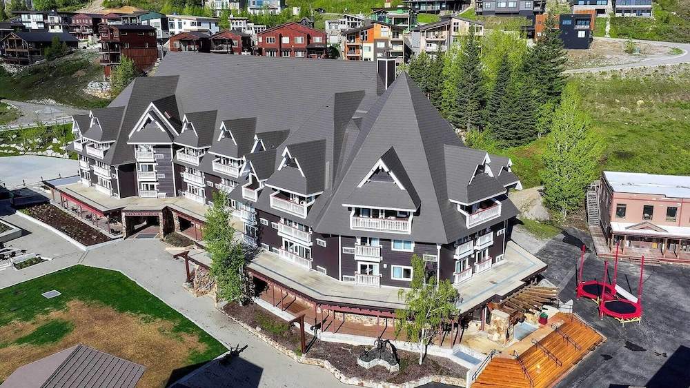 Selkirk Lodge