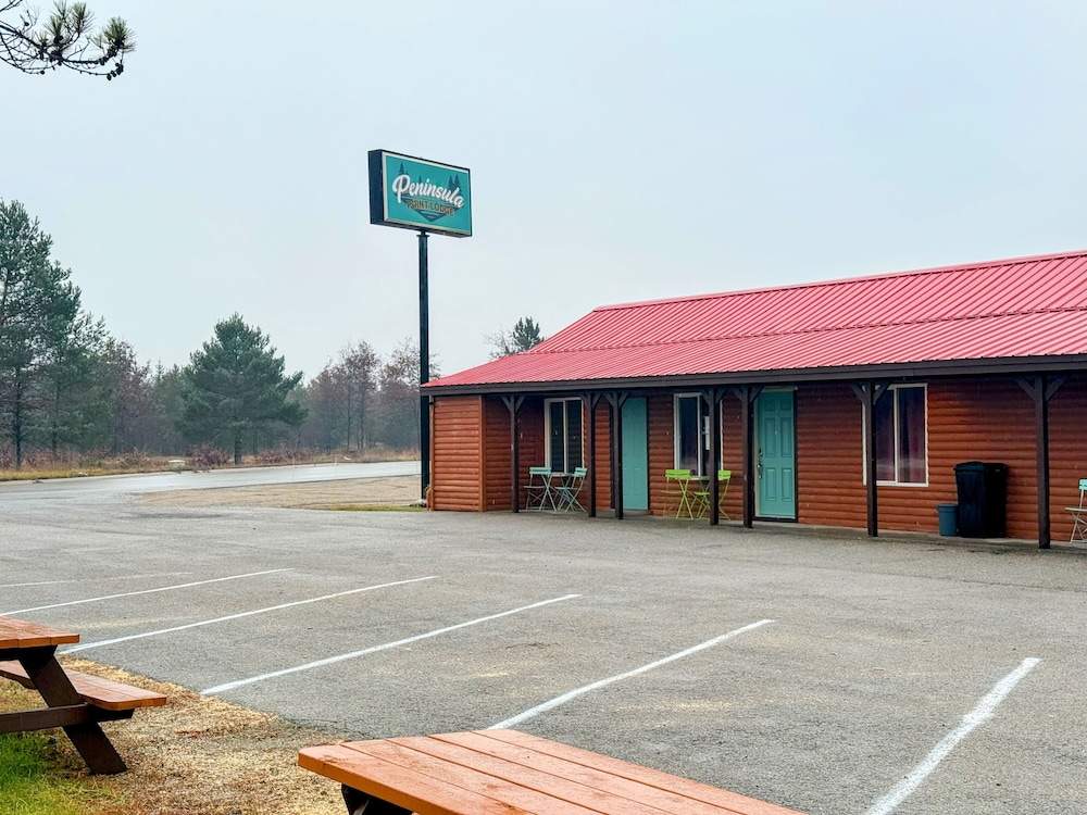 Peninsula Point Lodge