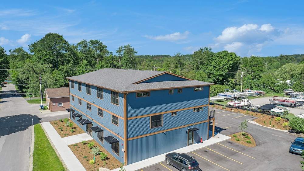 The Birches - Condotel in Lake Leelanau