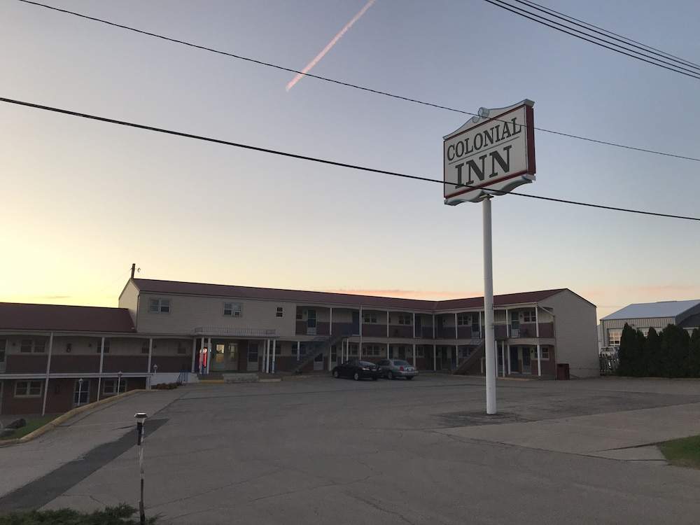 Colonial Inn Dyersville