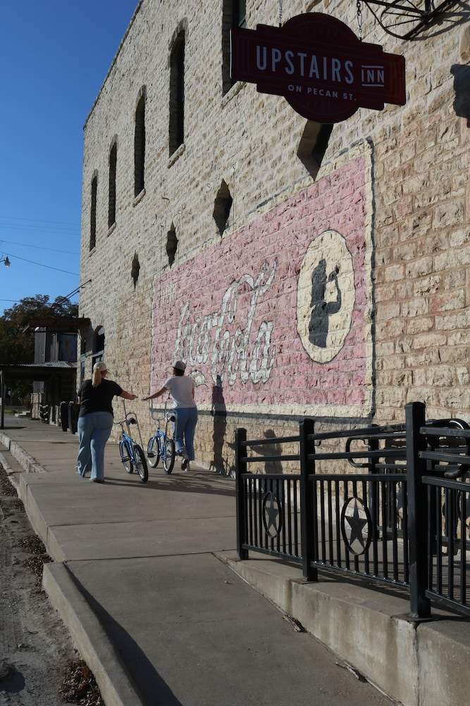 Hico's Upstairs Inn