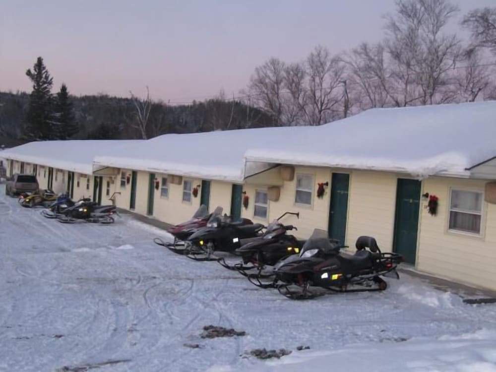 Colebrook C.C. & Motel