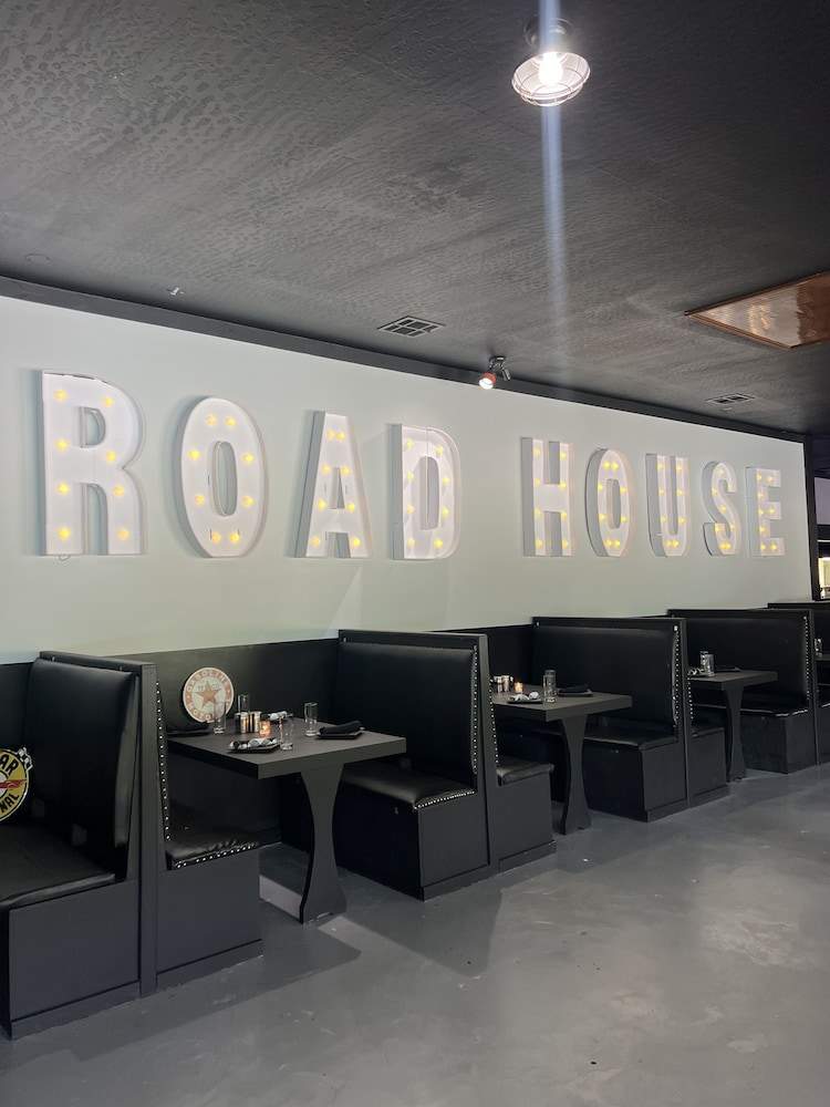 Road House Hotel & RV Park