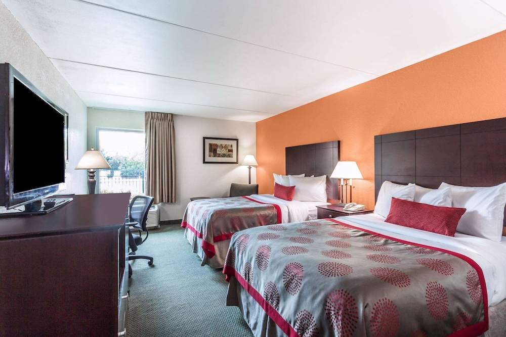 Ramada by Wyndham Luling