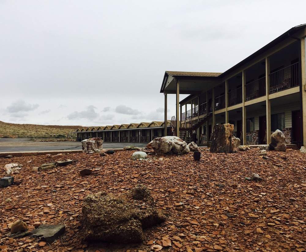 Whispering Sands Motel