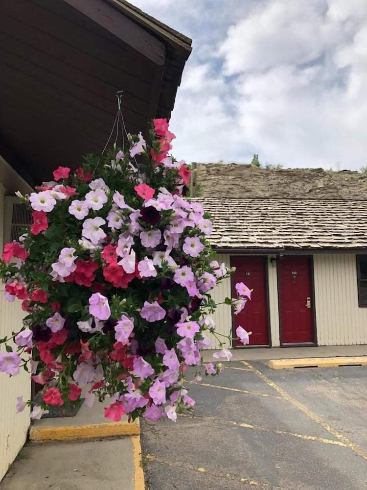 Country West Motel