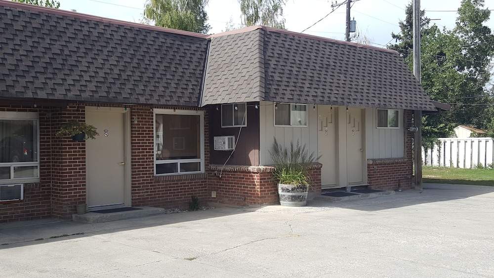 Trails End Motel